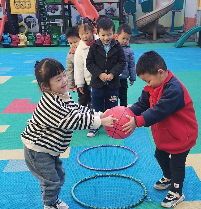 幼儿园宝宝游戏活动开展 1.jpeg