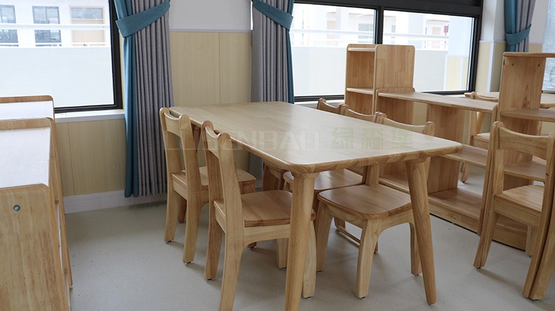 幼儿园家具实木桌椅 10.jpg